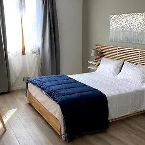 לינה וארוחת בוקר Foresteria House 1, סריאטה